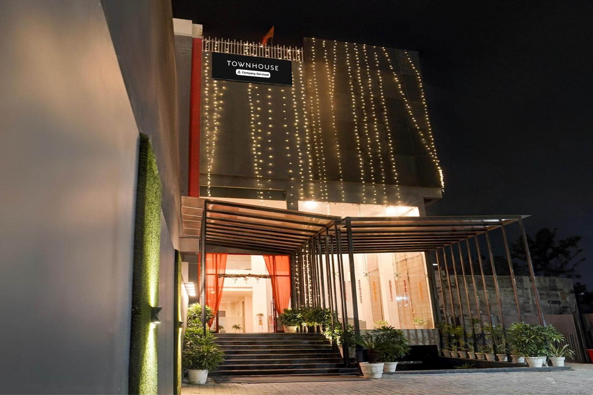 Hotel Super Townhouse Gomti Nagar Matiyari Chinhat Exteriér fotografie