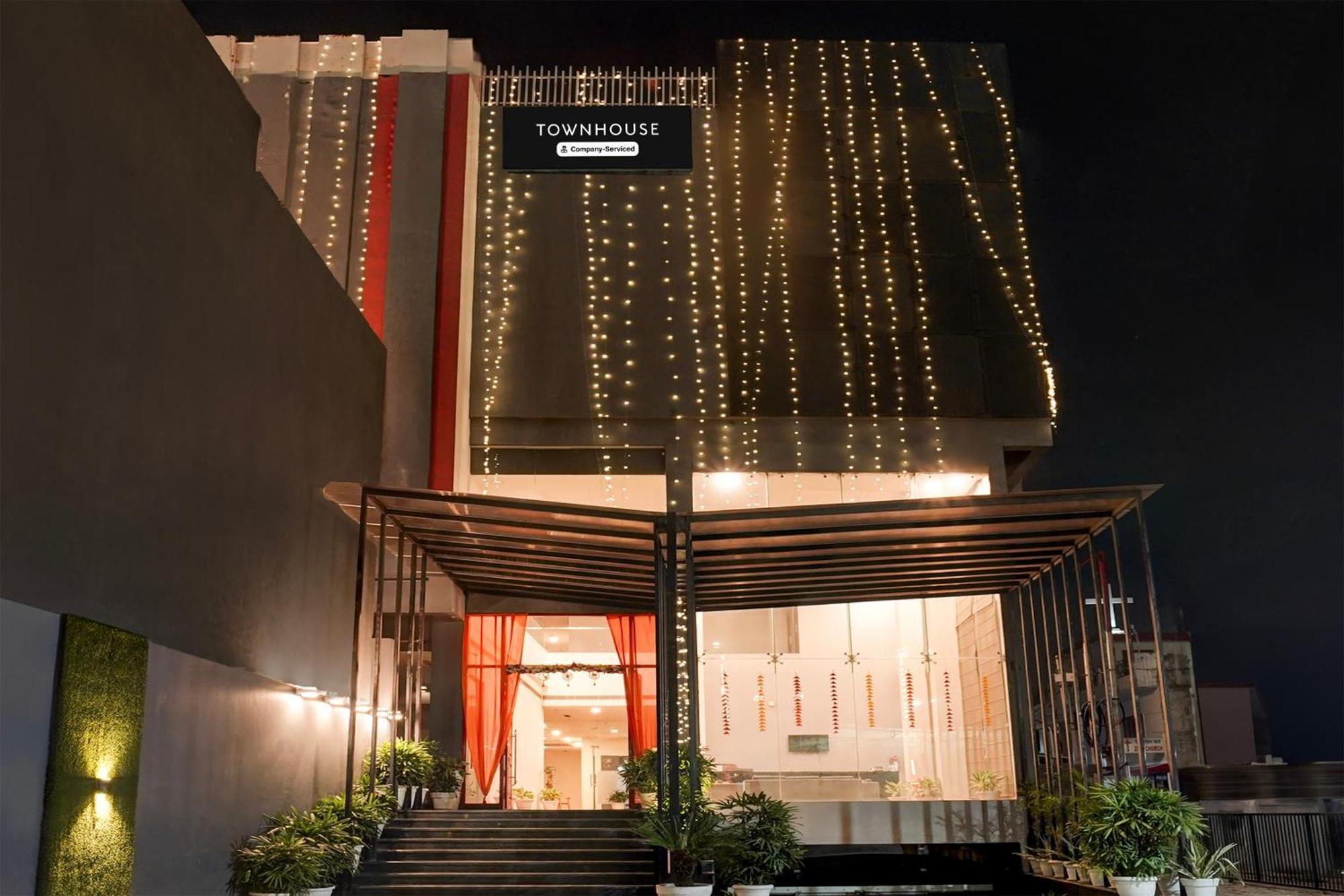 Hotel Super Townhouse Gomti Nagar Matiyari Chinhat Exteriér fotografie